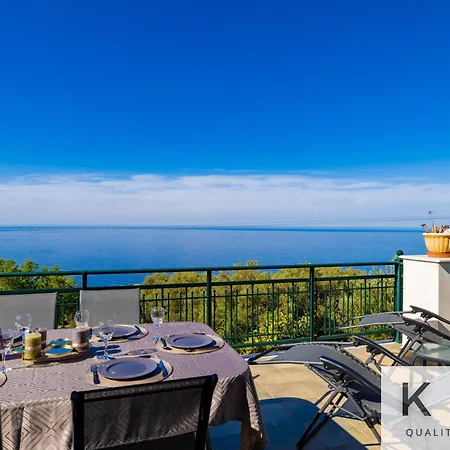 Mare With Infinite Sea Views! 度假居